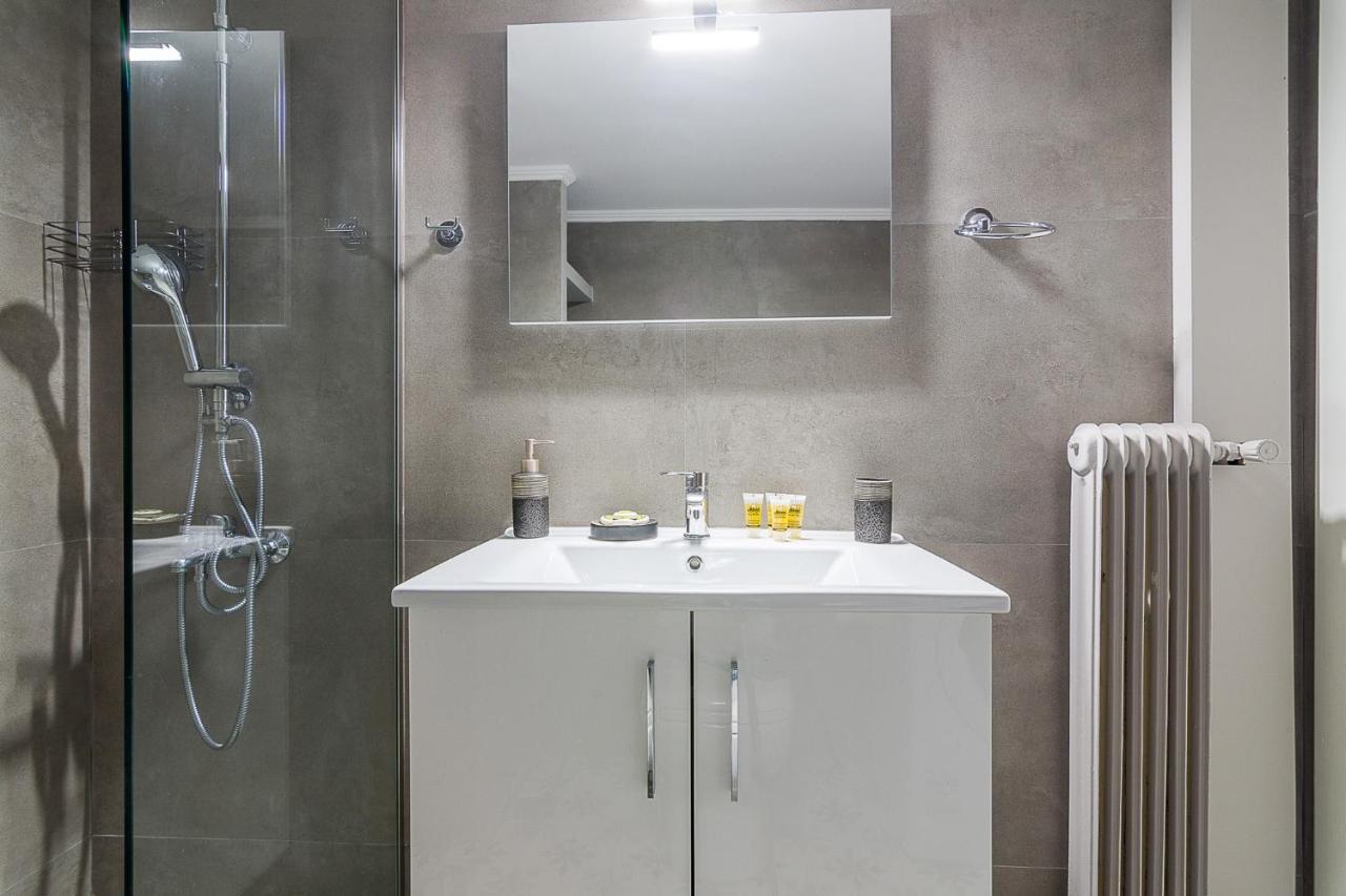 A Modern 2-Bedroom Apartment Near Areios Pagos Athen Eksteriør billede